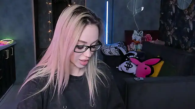 Snapshot of Blckmirrorr chatting on 25, 3, 2026 Blckmirrorr online show from 25, 3, 2026