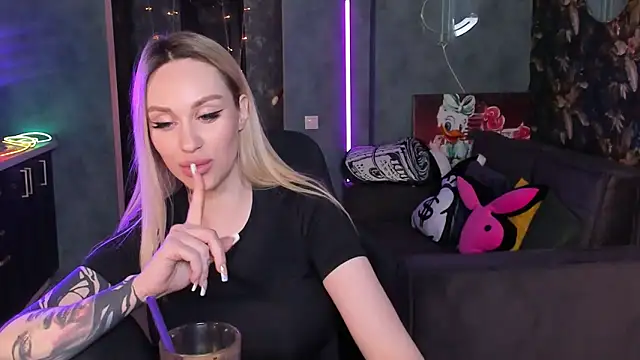 Snapshot of Blckmirrorr chatting on 9, 4, 2026 Blckmirrorr online show from 9, 4, 2026