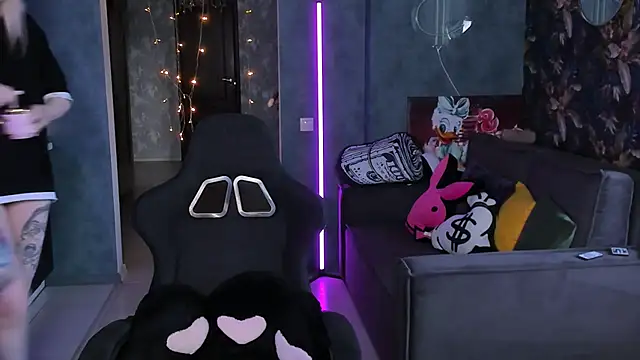 Snapshot of Blckmirrorr chatting on 17, 4, 2026 Blckmirrorr online show from 17, 4, 2026