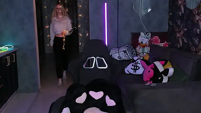 Snapshot of Blckmirrorr chatting on 19, 4, 2026 Blckmirrorr online show from 19, 4, 2026