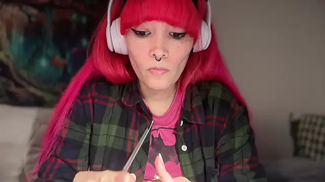 Snapshot of FRRANNKIE chatting on 5, 4, 2026 FRRANNKIE online show from 5, 4, 2026