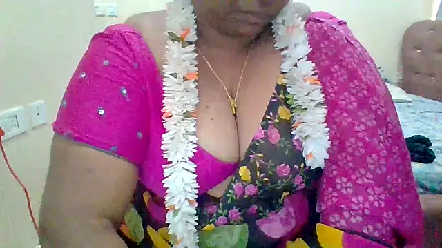 Snapshot of archanatelugu9 chatting on 8, 1, 2025 archanatelugu9 online show from 8, 1, 2025