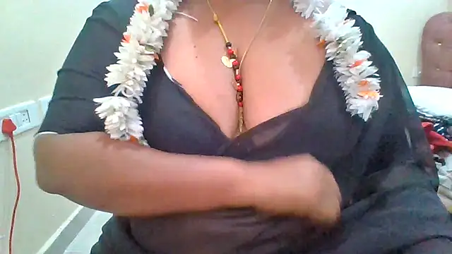 Snapshot of archanatelugu9 chatting on 9, 1, 2025 archanatelugu9 online show from 9, 1, 2025