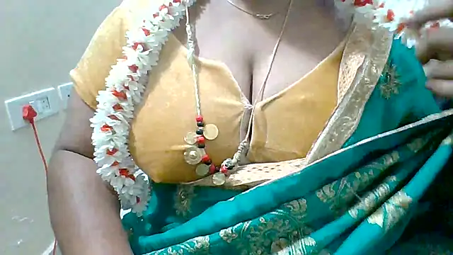 Snapshot of archanatelugu9 chatting on 10, 9, 2025 archanatelugu9 online show from 10, 9, 2025