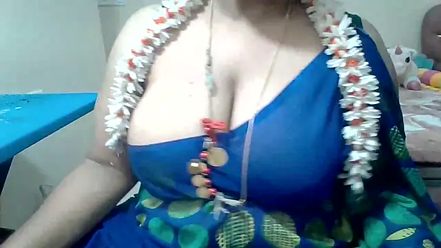 Snapshot of archanatelugu9 chatting on 8, 5, 2026 archanatelugu9 online show from 8, 5, 2026