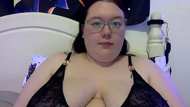 Snapshot of Sexycurvyemilyy chatting on 20, 9, 2025 Sexycurvyemilyy online show from 20, 9, 2025