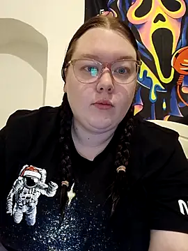 Snapshot of Sexycurvyemilyy chatting on 18, 11, 2025 Sexycurvyemilyy online show from 18, 11, 2025