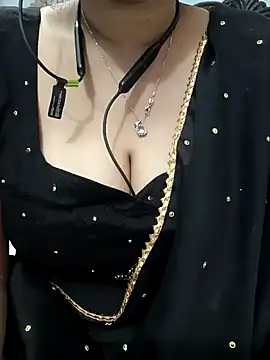 Snapshot of Sexybomb33 chatting on 28, 1, 2025 Sexybomb33 online show from 28, 1, 2025