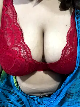 Snapshot of Sexybomb33 chatting on 14, 10, 2025 Sexybomb33 online show from 14, 10, 2025