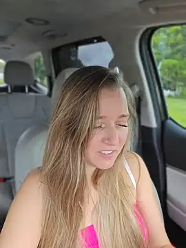 Snapshot of SkyelarSommer chatting on 3, 4, 2026 SkyelarSommer online show from 3, 4, 2026