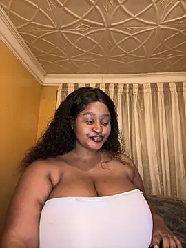 Snapshot of KnockoutBestie chatting on 18, 4, 2026 KnockoutBestie online show from 18, 4, 2026