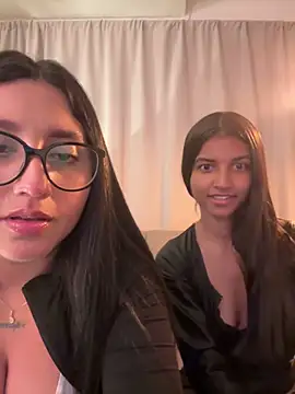 Snapshot of croftsmila chatting on 9, 11, 2025 croftsmila online show from 9, 11, 2025