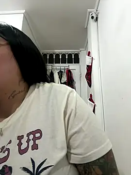 Snapshot of croftsmila chatting on 15, 11, 2025 croftsmila online show from 15, 11, 2025