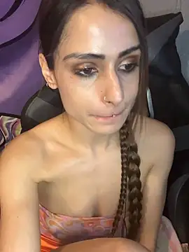 LaPetitechienne1 online show from 1, 1, 2025