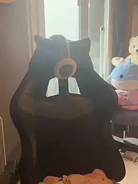 LaPetitechienne1 online show from 27, 1, 2025