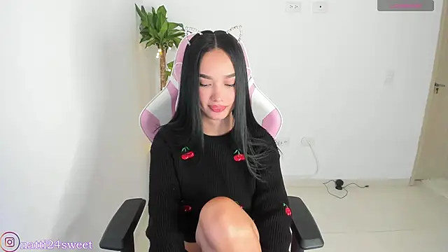 Snapshot of sharlotte_23 chatting on 14, 4, 2026 sharlotte 23 online show from 14, 4, 2026