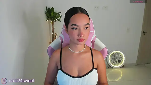 Snapshot of sharlotte_23 chatting on 25, 6, 2026 sharlotte 23 online show from 25, 6, 2026