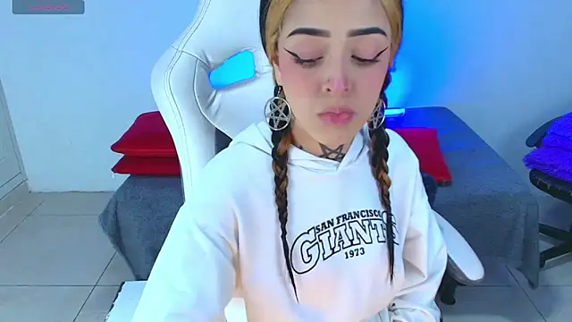 Snapshot of farichell chatting on 19, 4, 2026 farichell online show from 19, 4, 2026