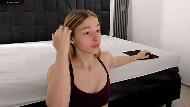 Snapshot of WhiteSun_01 chatting on 17, 11, 2025 WhiteSun 01 online show from 17, 11, 2025