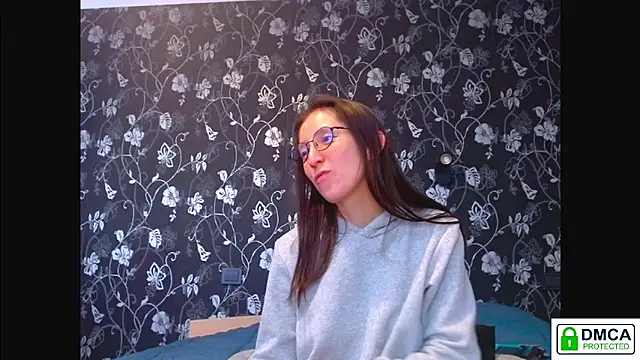 Snapshot of Sophi_Cute chatting on 19, 4, 2026 Sophi Cute online show from 19, 4, 2026