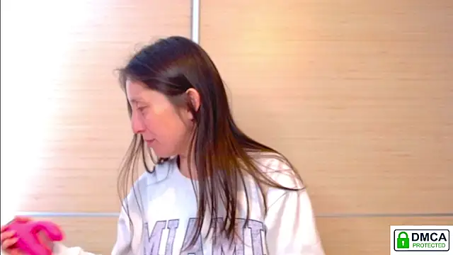 Snapshot of Sophi_Cute chatting on 25, 4, 2026 Sophi Cute online show from 25, 4, 2026
