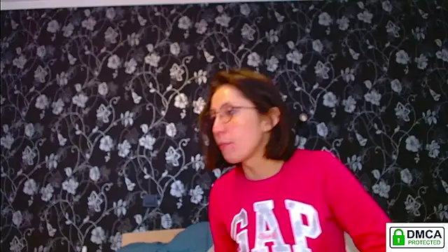 Snapshot of Sophi_Cute chatting on 19, 5, 2026 Sophi Cute online show from 19, 5, 2026