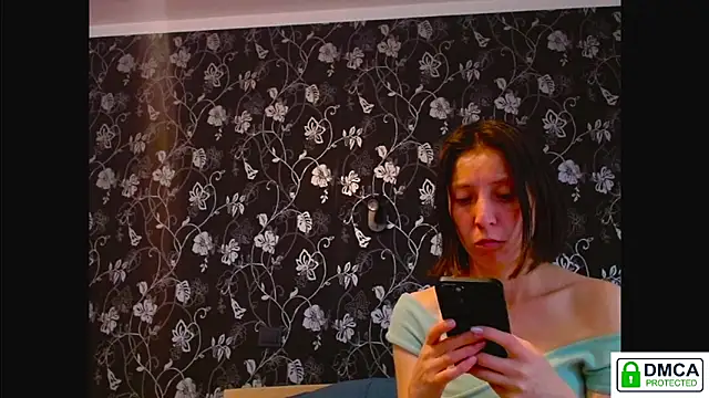 Snapshot of Sophi_Cute chatting on 2, 6, 2026 Sophi Cute online show from 2, 6, 2026