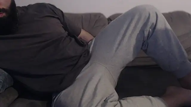 hugemachohandsome online show from 18, 4, 2026