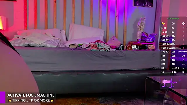 Snapshot of Miss_Pawi chatting on 25, 9, 2025 Miss Pawi online show from 25, 9, 2025