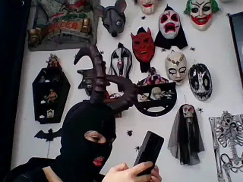 Snapshot of FeticheMacabre chatting on 5, 11, 2025 FeticheMacabre online show from 5, 11, 2025