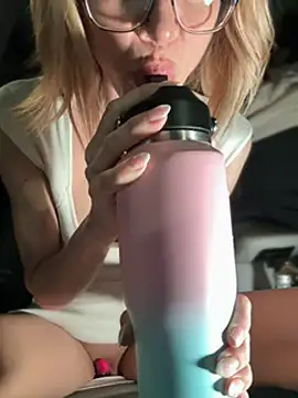 MessyNastyQueen online show from 2, 2, 2025