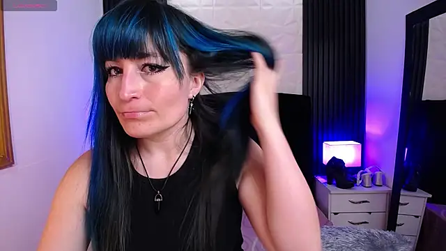 alicia moom online show from 3, 2, 2025