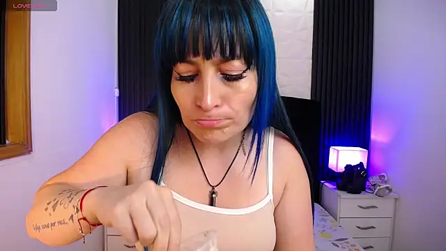 alicia moom online show from 28, 2, 2025