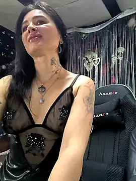 Snapshot of KikiXRed chatting on 4, 2, 2025 KikiXRed online show from 4, 2, 2025