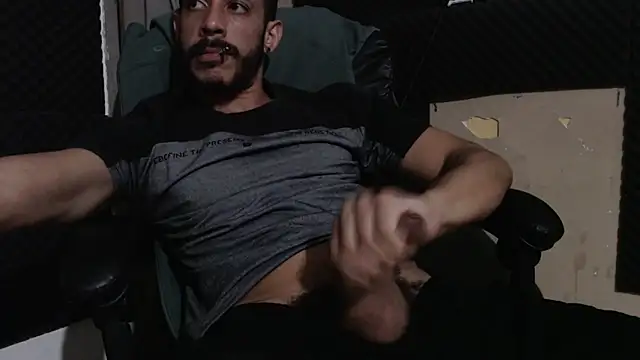 Snapshot of MachoScorpionCaralho chatting on 21, 4, 2026 MachoScorpionCaralho online show from 21, 4, 2026