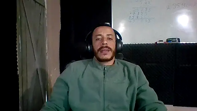 Snapshot of MachoScorpionCaralho chatting on 24, 4, 2026 MachoScorpionCaralho online show from 24, 4, 2026