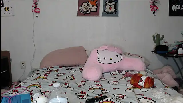 Snapshot of Cupcakecutie449 chatting on 19, 4, 2026 Cupcakecutie449 online show from 19, 4, 2026