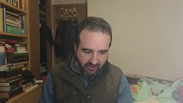 Snapshot of curiosillo83 chatting on 18, 12, 2025 curiosillo83 online show from 18, 12, 2025