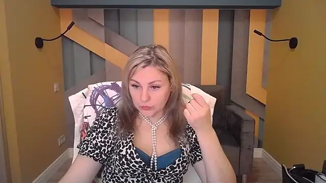 Candy Long online show from 1, 12, 2025