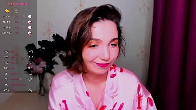 KindHazelHere  online show from 6, 10, 2025