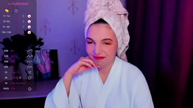 KindHazelHere  online show from 29, 10, 2025