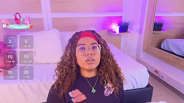 Snapshot of _nickypurple_ chatting on 25, 11, 2025 nickypurple online show from 25, 11, 2025