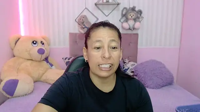 Snapshot of mature_martina chatting on 18, 11, 2025 mature martina online show from 18, 11, 2025