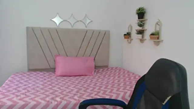 mature martina online show from 7, 4, 2026