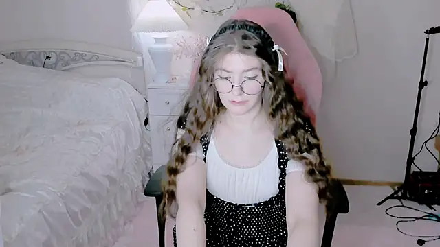 Snapshot of RuthMorse chatting on 9, 3, 2026 RuthMorse online show from 9, 3, 2026