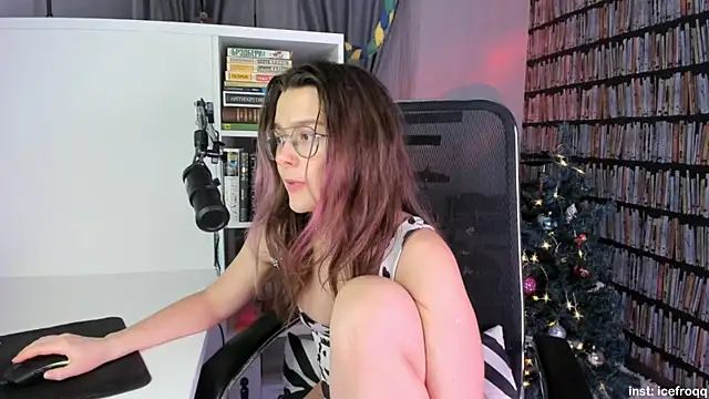 Snapshot of icefroqq chatting on 17, 1, 2025 icefroqq online show from 17, 1, 2025