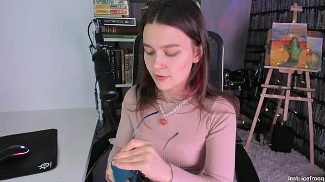 Snapshot of icefroqq chatting on 3, 2, 2025 icefroqq online show from 3, 2, 2025