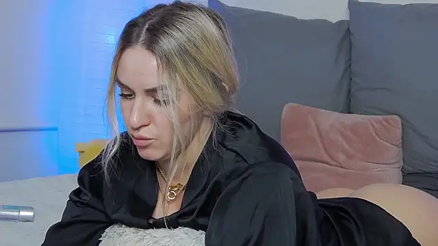 SofiJames online show from 17, 3, 2025