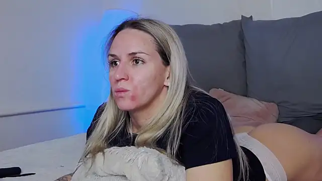 SofiJames online show from 14, 12, 2025