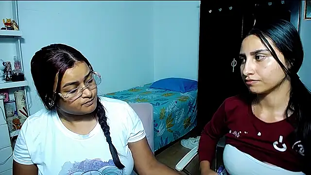 Snapshot of violeta_rous chatting on 1, 2, 2026 violeta rous online show from 1, 2, 2026